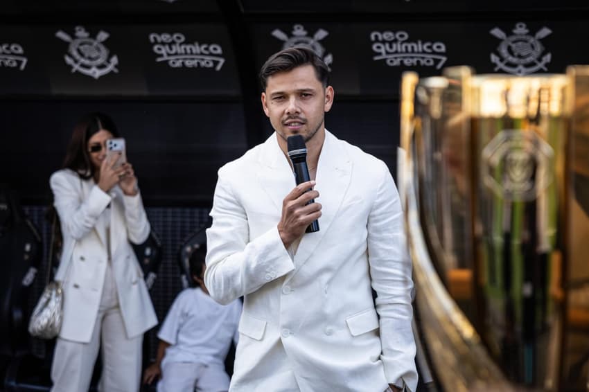 Romero foi homenageado antes da bola rolar (Foto: Jhony Inacio/Agência Enquadrar/Gazeta Press)