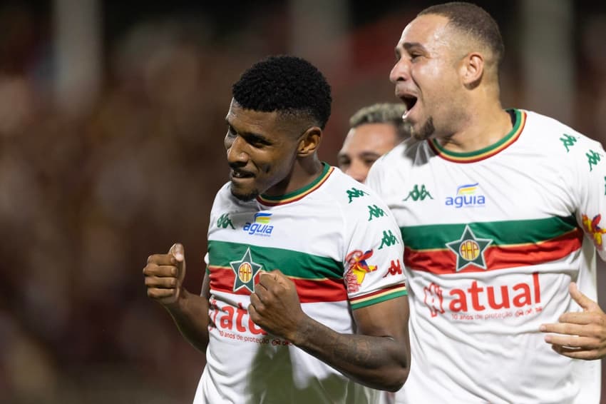 Rhuan fez o gol da Portuguesa sobre o Flamengo (Foto: Matheus Sanches/MyPhoto Press/Gazeta Press)