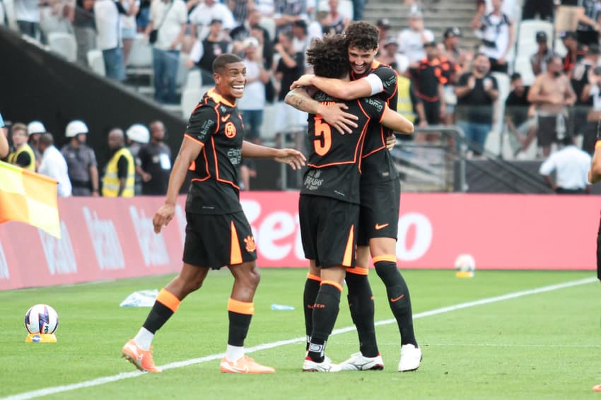 João Vitor Jacaré comemorando o gol do Corinthians (Foto: Peter Leone/O Fotografico/Gazeta Press)