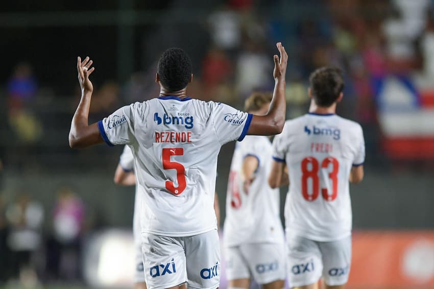 Rezende comemora gol do Bahia contra o Bahia de Feira (Foto: Jhony Pinho/AGIF/Gazeta Press)