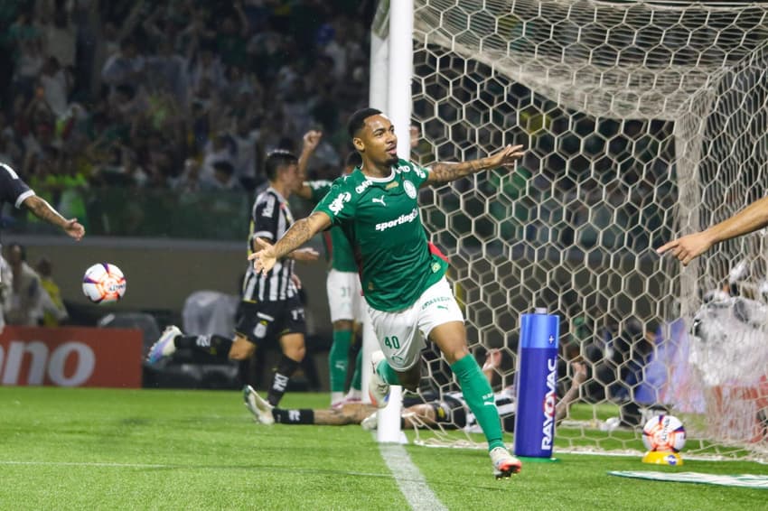 Allan comemora gol marcado pelo Palmeiras no clássico contra o Santos (Foto: Vinicius Nunes/Agência F8/Gazeta Press)