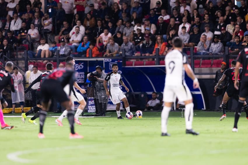 Matheus Bidu lamentou derrota do Timão por 3 a 0 para o Red Bull Bragantino (Foto: Wanderson Oliveira/PxImages/GazetaPress)