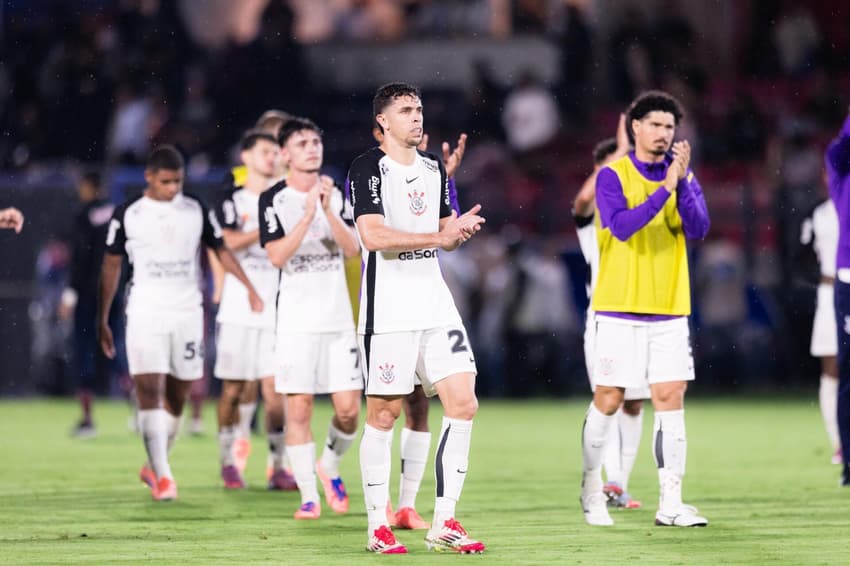 Jogadores do Corinthians agradecem pelo apoio da Fiel (Foto: Wanderson Oliveira/PxImages/GazetaPress) <br>
