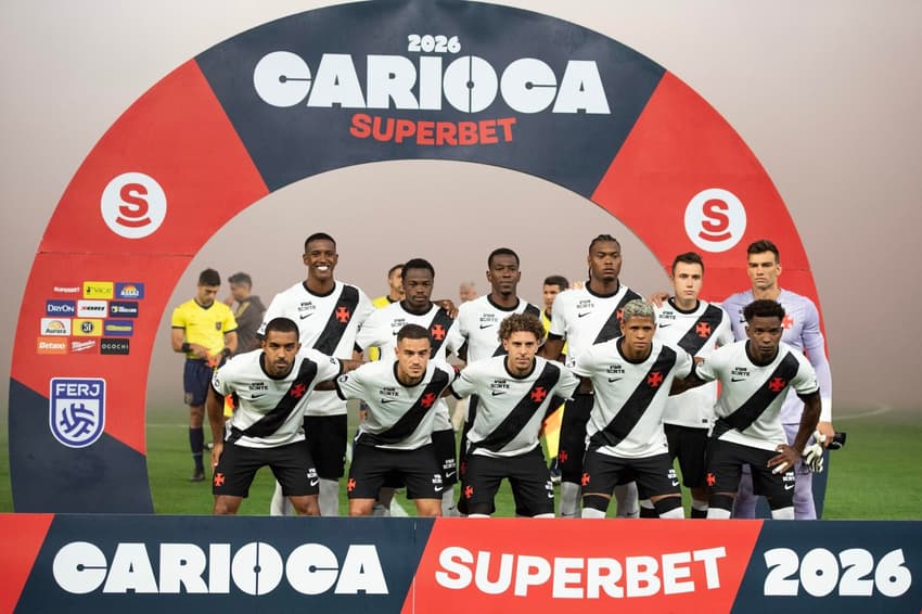 Jogadores do Vasco antes de enfrentar o Flamengo (Foto: DELMIRO DOS SANTOS JUNIOR/MOCHILA PRESS)