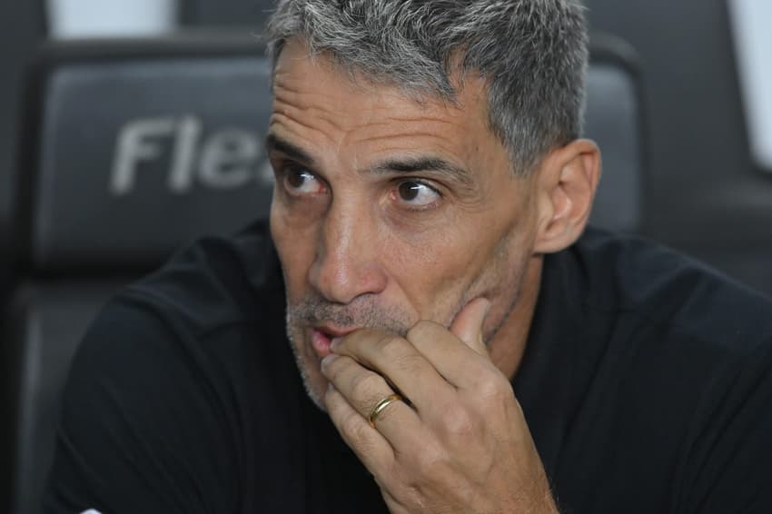 Vojvoda sofre a primeira derrota em clássicos pelo Santos. (Foto: Jota Erre/ Agif/Gazeta Press)