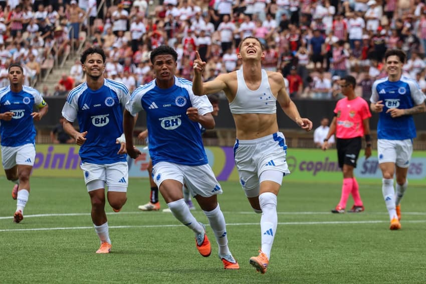 Gustavinho marca o segundo gol do Cruzeiro sobre o São Paulo na final da Copinha (Foto: Theo Daolio/MOCHILA PRESS/Gazetapress