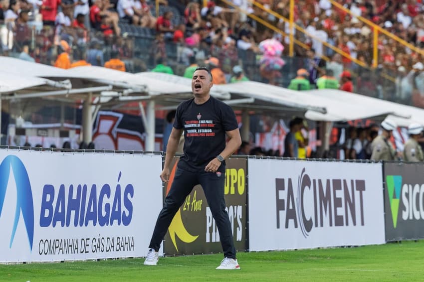 Jair Ventura em Vitória x Bahia no Barradão, pelo Campeonato Baiano (Foto: Junior Damasceno/MyPhoto Press/Gazeta Press)