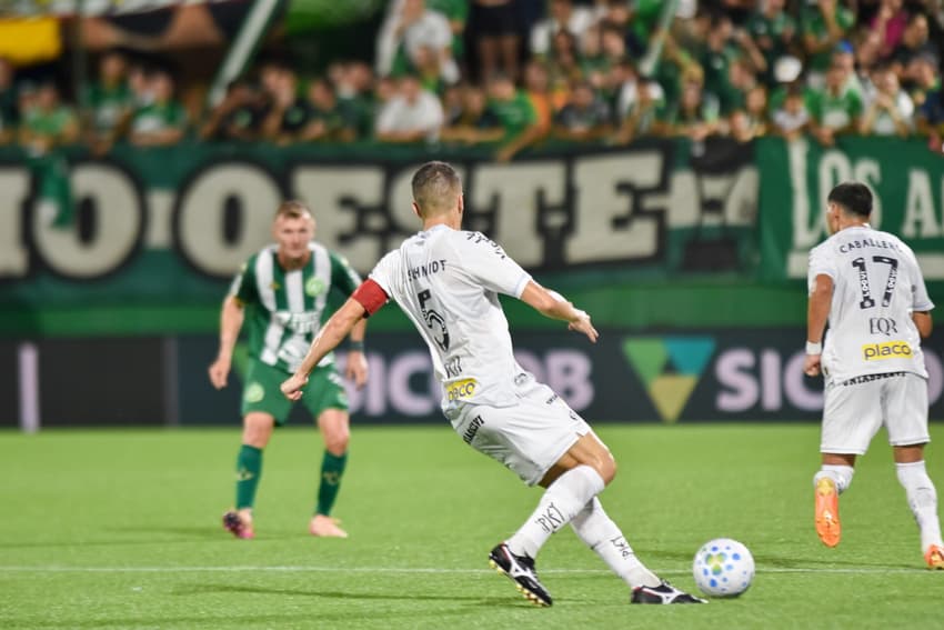 João Schmidt lamentou a derrota de virada do Santos (Foto: Renato Padilha/ Agif/Gazeta Press)