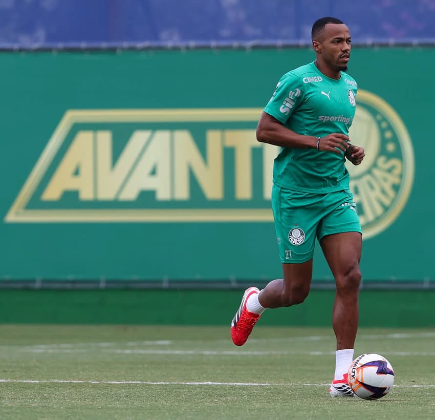 Marlon Freitas durante treinamento do Palmeiras (Foto: Divulgação/Palmeiras)