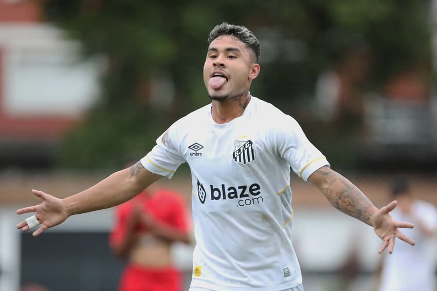 Kevin Malthus foi revelado na base do Santos (Foto: Pedro Ernesto Guerra Azevedo/Santos FC)