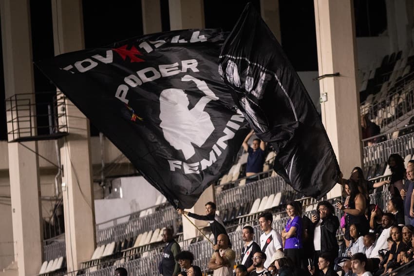 Bandeirão de apoio em Vasco x São Paulo se enfrentaram pelas oitavas de final da Copa do Brasil Feminina no estádio de São Januário em 06 de Agosto de 2025. (Foto: Dikran Sahagian/Vasco)