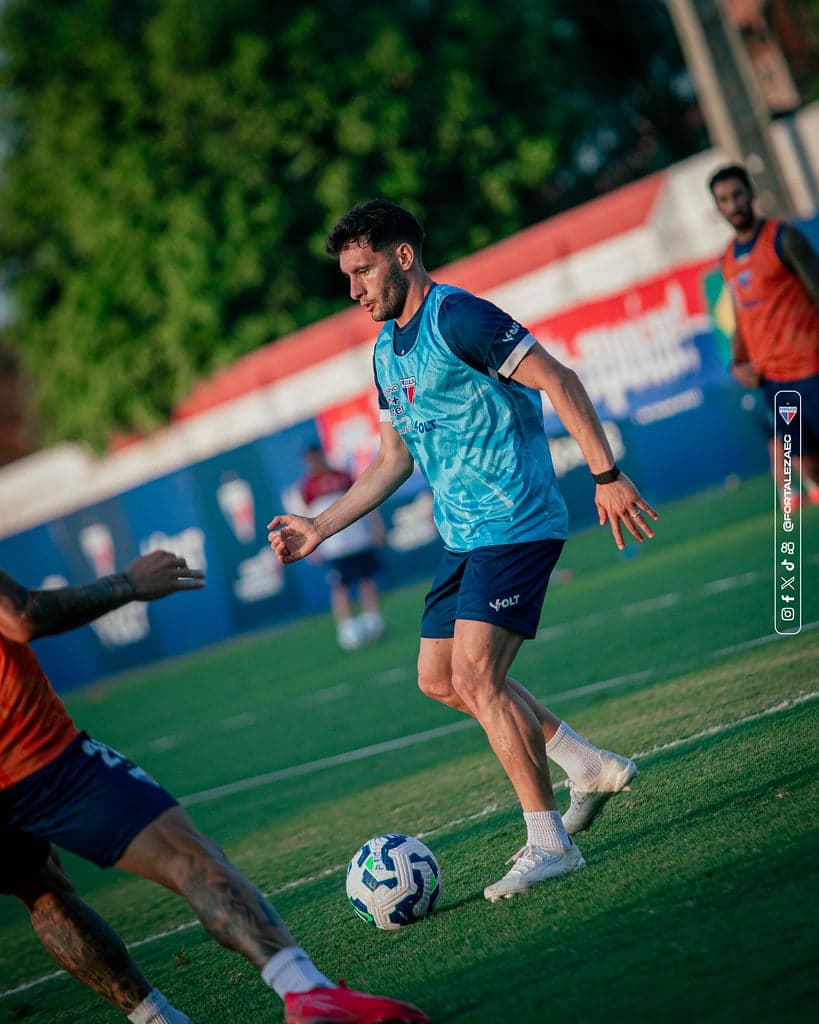 Martínez, meia do Fortaleza, está prestes a acertar com o Vitória (Foto: Mateus Lotif/FEC)