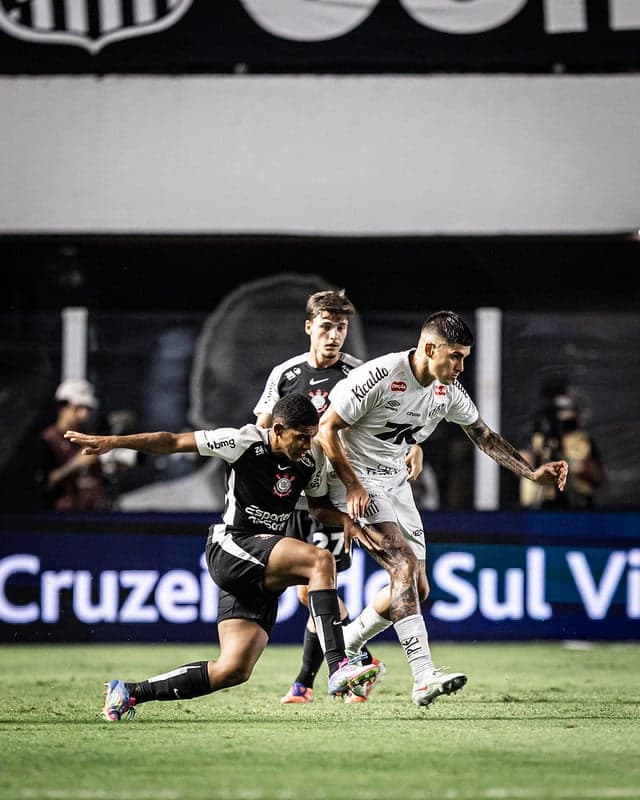 Santos e Corinthians se enfrentaram pelo returno do Brasileirão do ano passado na Vila Belmiro. (Foto: Raul Baretta/ Santos FC)