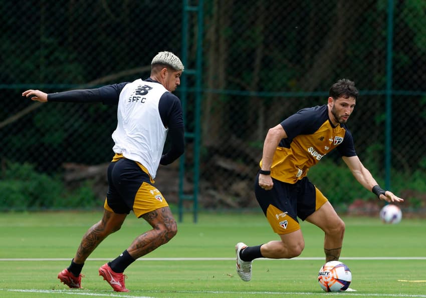 Alan Franco e Calleri durante treinamento do São Paulo.