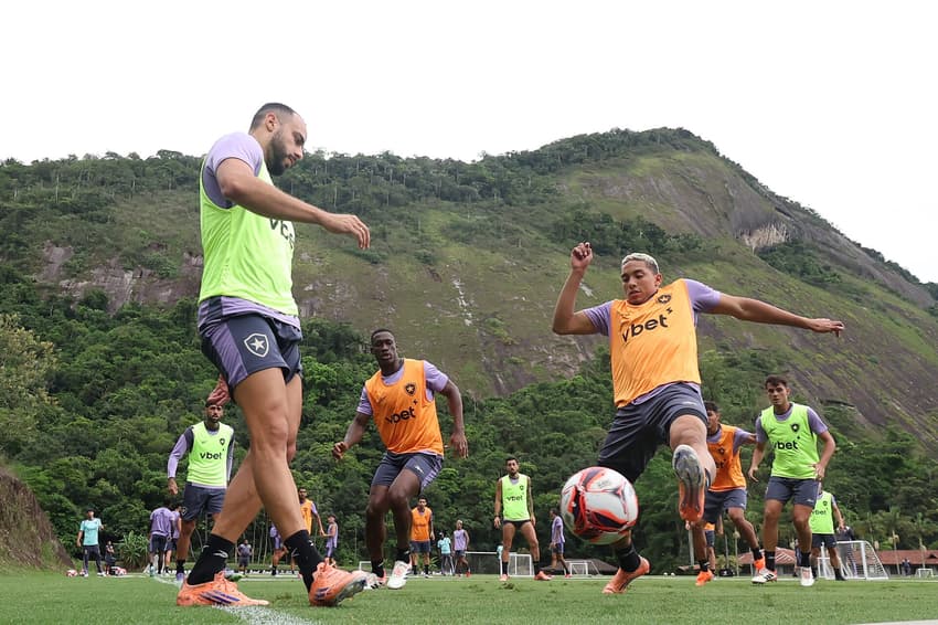 Botafogo em treino no Lonier (Foto: Vítor Silva/Botafogo)