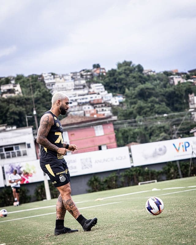 Gabriel Barbosa durante treino no CT Rei Pelé. (Foto: Raul Baretta/ Santos FC)