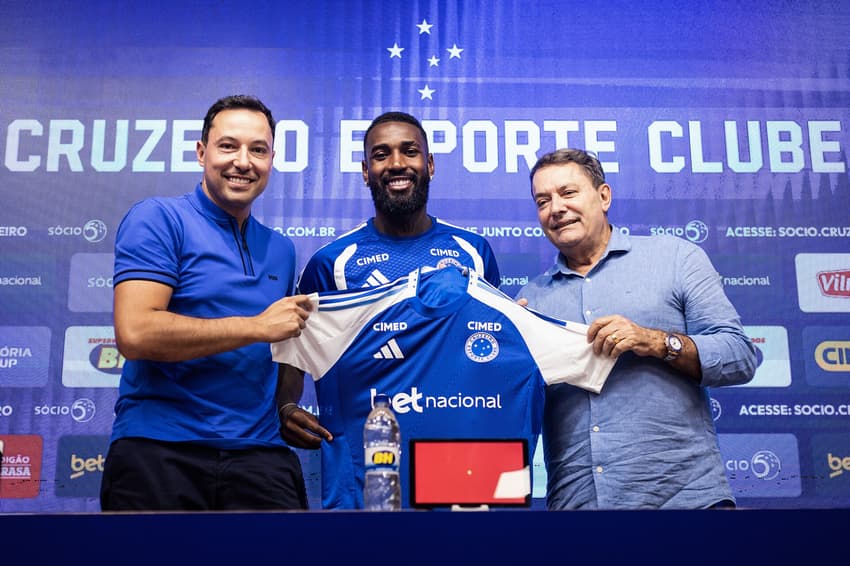 Gerson é apresentado no Cruzeiro (Foto: Gustavo Aleixo/Cruzeiro)