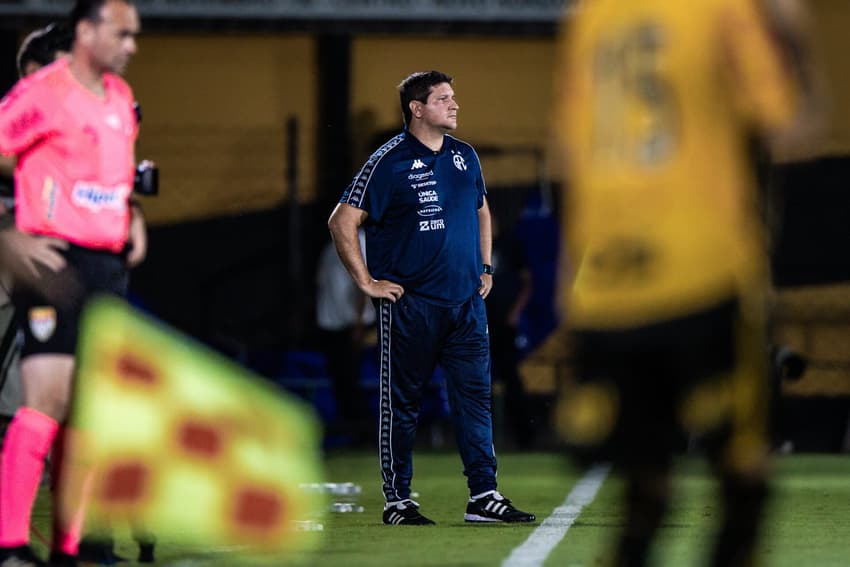 Matheus Costa segue no comando do BugrePedro Zacchi/Ag.Paulistão)