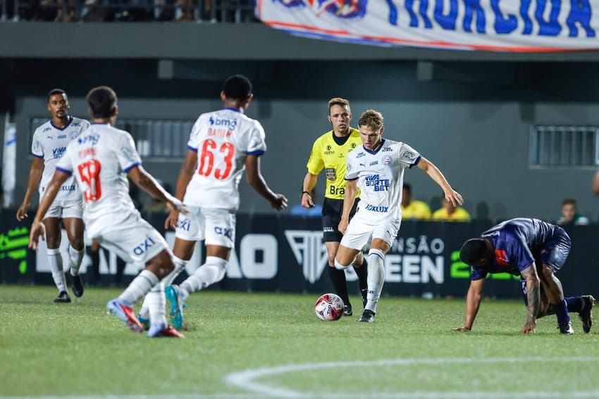Dell e David Martins em ação na partida contra o Bahia de Feira (Foto: Rafael Rodrigues / EC Bahia)