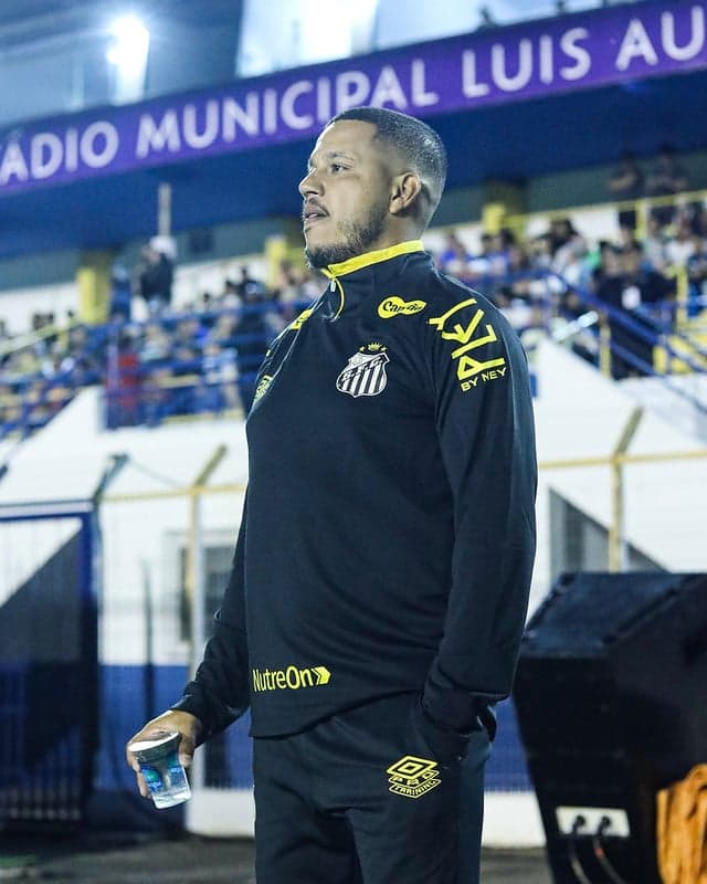 Vinícius Marques comanda o time do Sub-20 d0 Santos. (Foto: Reinaldo Campos/ Santos FC)