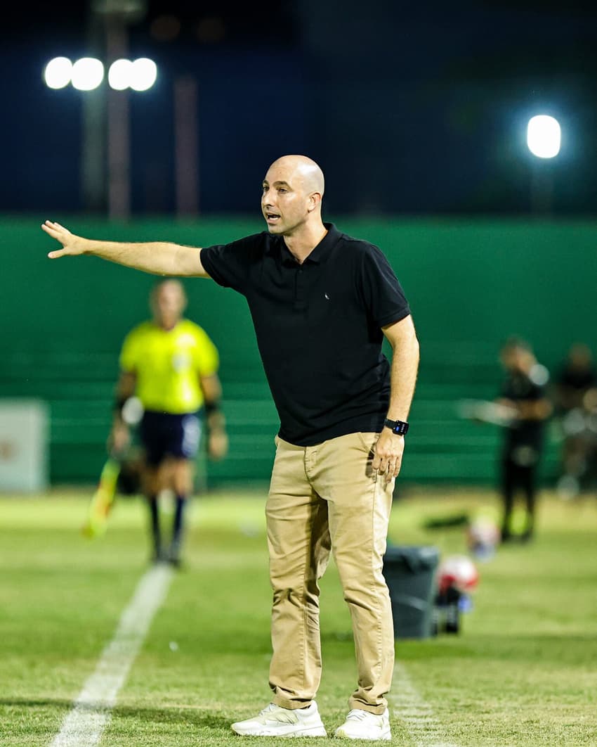 Técnico do Sub-20, Rodrigo Bellão comandou o Botafogo na estreia do Carioca (Foto: Arthur Barreto/Botafogo)