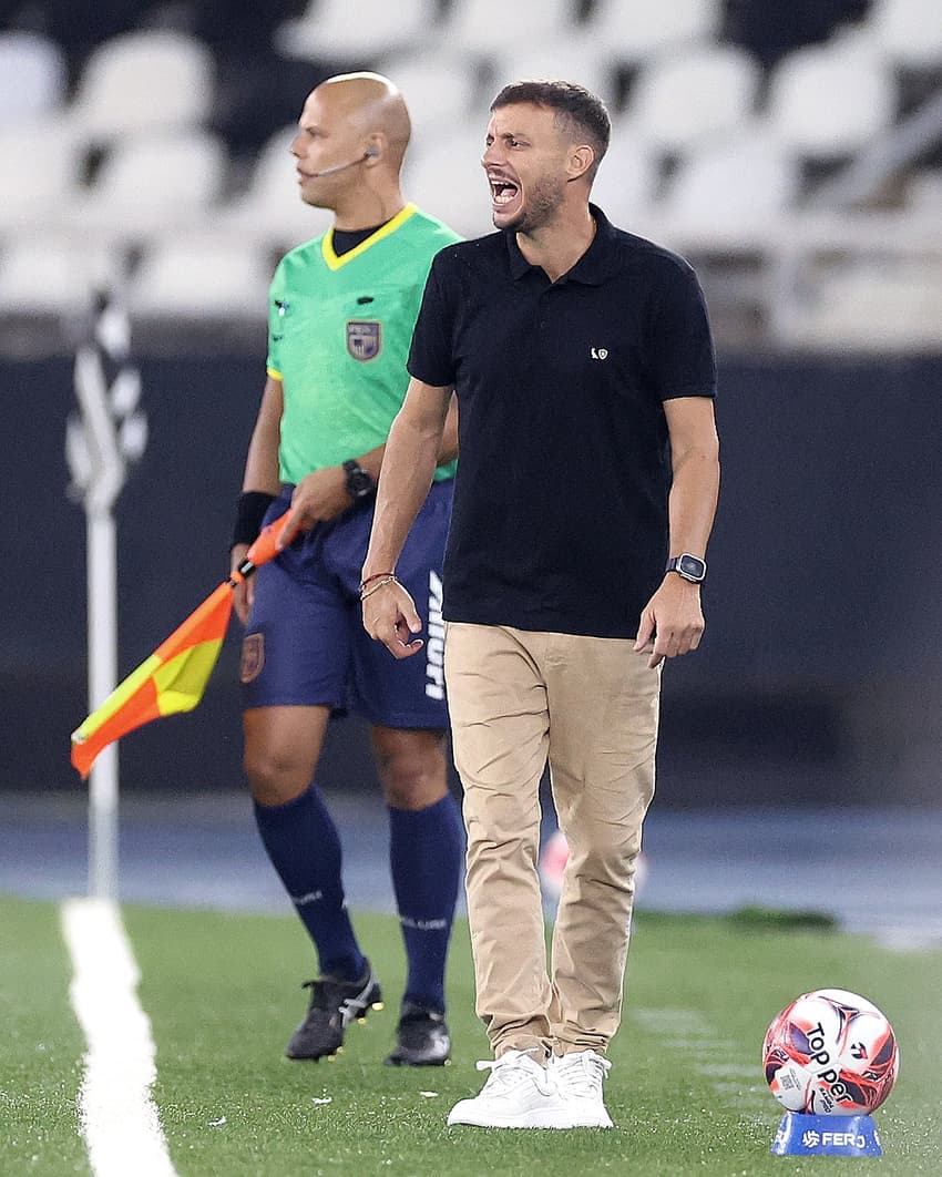 Martín Anselmi em estreia pelo Botafogo (Foto: Vitor Silva/Botafogo)