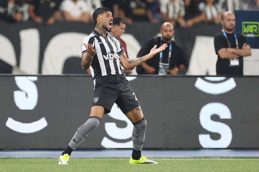 Barboza em ação na vitória do Botafogo (Foto: Vítor Silva/Botafogo)