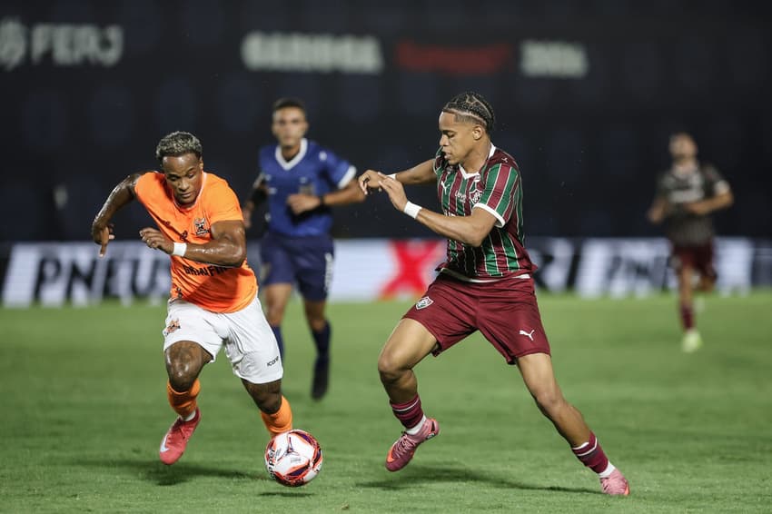 Matheus Reis em ação pelo Fluminense (Foto: Lucas Merçon/ Fluminense FC)