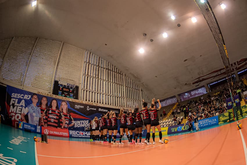 Sesc RJ Flamengo antes de partida com Paulista Barueri pela Copa Brasil de vôlei (Foto: Paula Reis/ Flamengo)