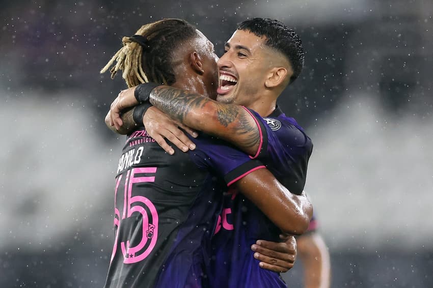Santi Rodríguez e Danilo comemorando gol do Botafogo (Foto: Vítor Silva/Botafogo)