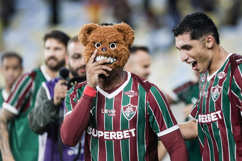 John Kennedy e Serna comemoram gol em Fluminense x Flamengo (Foto: Lucas Merçon/ Fluminense FC)