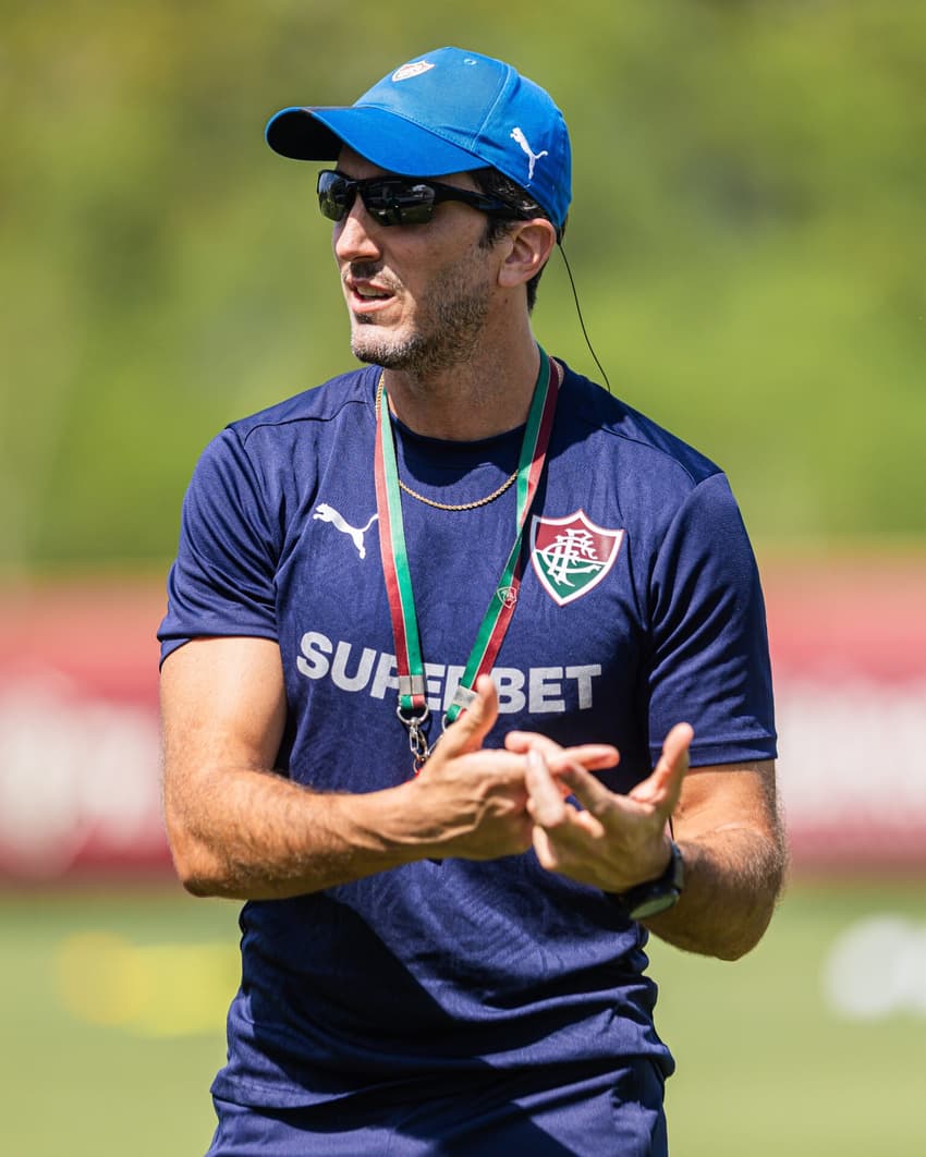 Zubeldía em treino pelo Fluminense (Foto: Marina Garcia/ Fluminense FC)