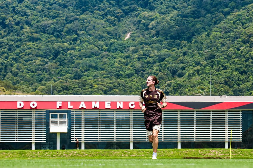Filipe Luís durante treino do Flamengo (Foto: Divulgação/Flamengo)