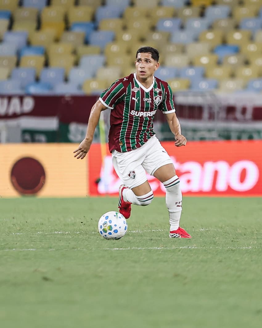 Savarino em ação na estreia pelo Fluminense (Foto: Lucas Merçon/ Fluminense FC)
