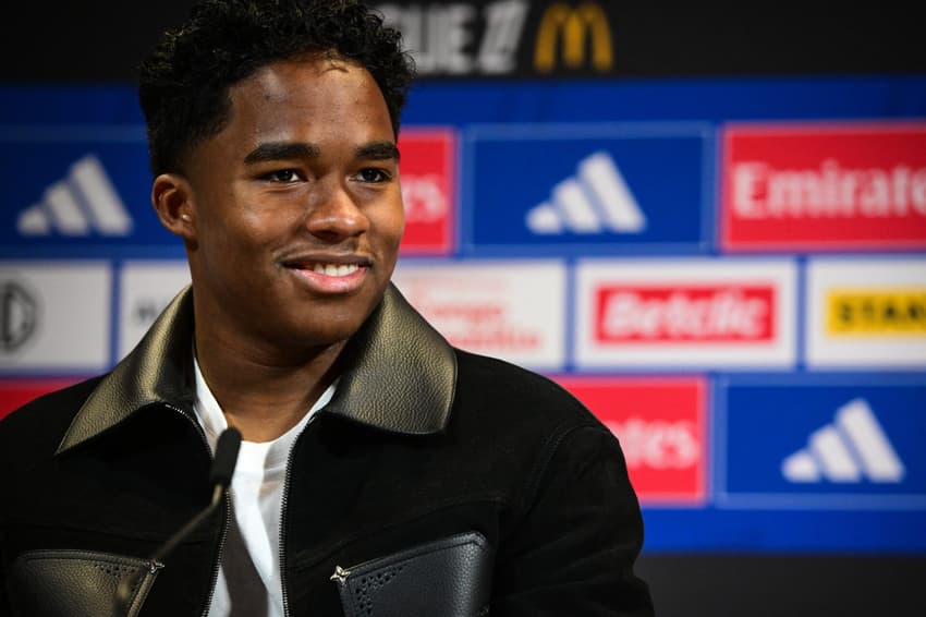 Endrick foi apresentado como jogador do Lyon nesta segunda-feira (Foto: OLIVIER CHASSIGNOLE / AFP)