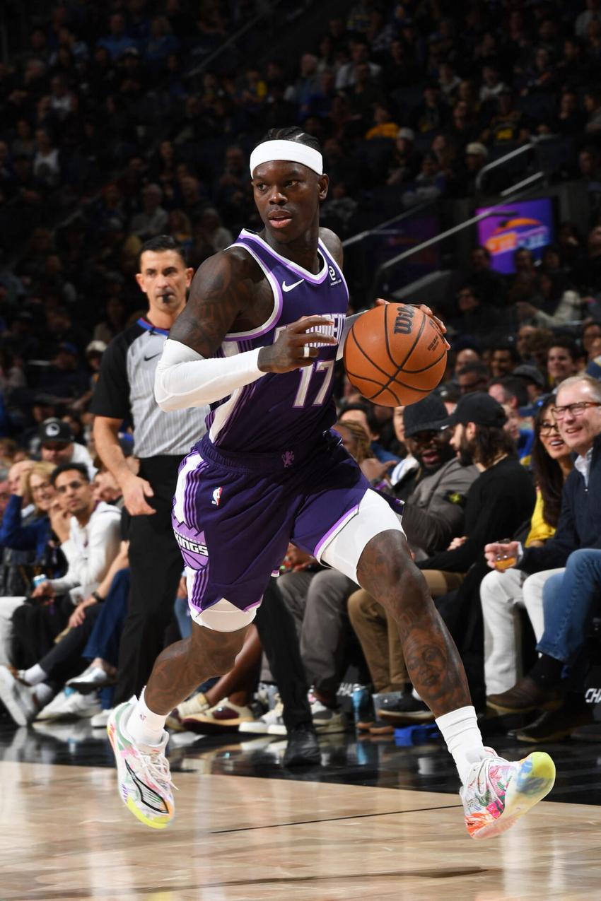 Dennis Schroder, do Kings, controla a bola contra o Warriors em San Francisco (Foto: Noah Graham/NBAE/Getty Images/AFP)