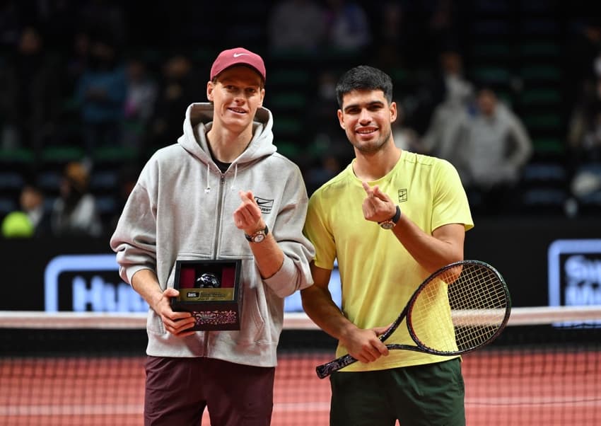Sinner e Alcaraz na exibição em Seul, no dia 10 de janeiro (Foto: Jung Yeon-je / AFP)