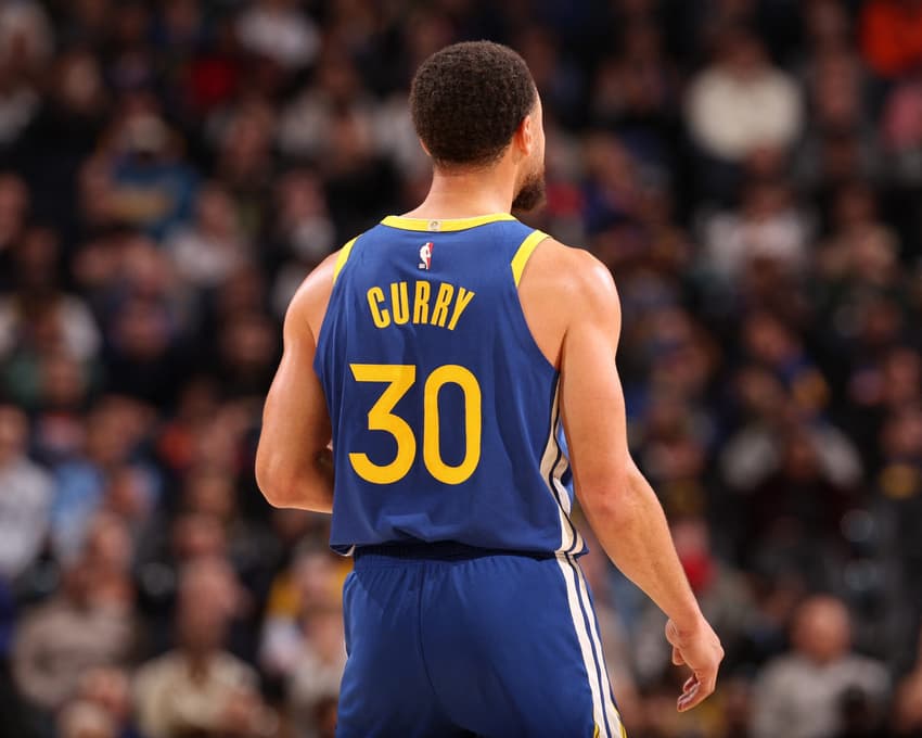Stephen Curry, do Golden State Warriors, durante partida contra o New York Knicks em 15 de janeiro de 2026, no Chase Center, em San Francisco. (Foto: Jed Jacobsohn/NBAE/Getty Images via AFP)