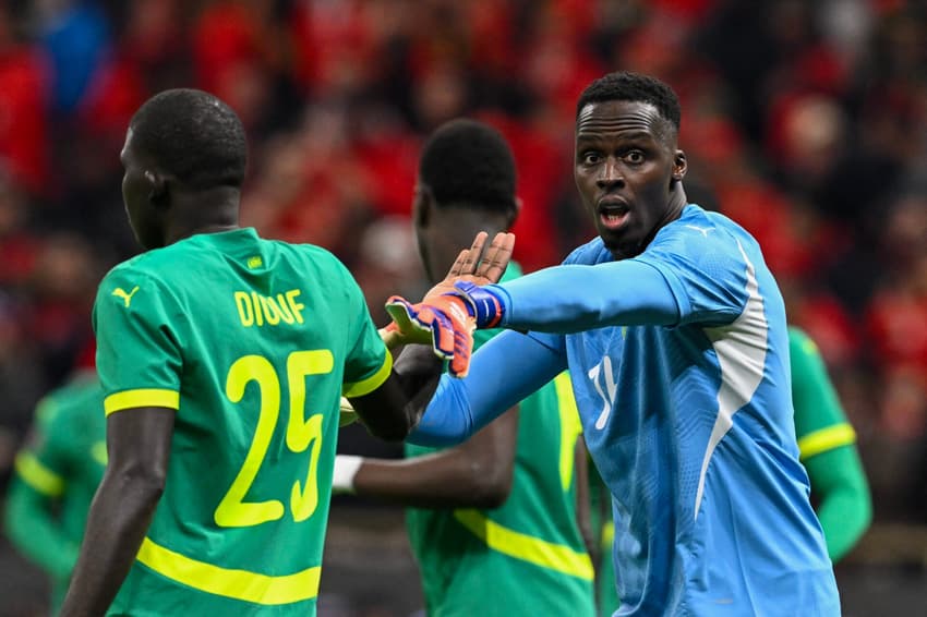 Senegal x Marrocos: Edouard Mendy defendeu a cobrança de pênalti de Brahim Diaz e levou o jogo para a prorrogação (Foto: SEBASTIEN BOZON / AFP)