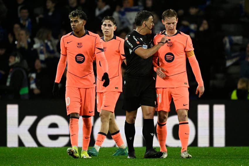 Sem Raphinha, o Barcelona perdeu por 2 a 1 para a Real Sociedad, em La Liga (Foto: ANDER GILLENEA / AFP)