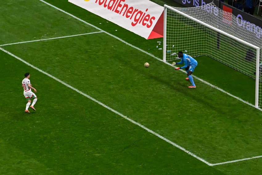 Pênalti perdido por Brahim Díaz na final da Copa Africana de Nações (Foto: Paul ELLIS / AFP)