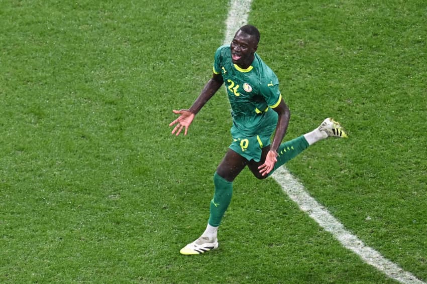 Pape Gueye celebra gol do título de Senegal sobre Marrocos (Foto: Paul ELLIS / AFP)