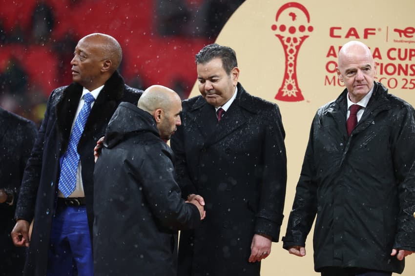 Walid Regragui após o apito final da decisão entre Senegal x Marrocos (Foto: FRANCK FIFE / AFP)