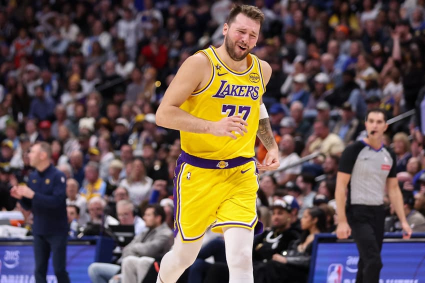 Luka Doncic, do Lakers, reage após jogada contra o Nuggets no quarto período (Foto: Tanner Pearson/Clarkson Creative/Getty Images/AFP)