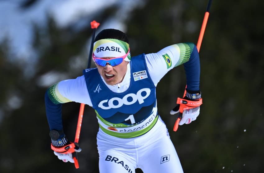 Bruna Moura compete no cross-country 5km livre feminino no Mundial de Esqui Nórdico, em Planica, em 22/2/2023. (Foto: Joe Klamar/AFP)