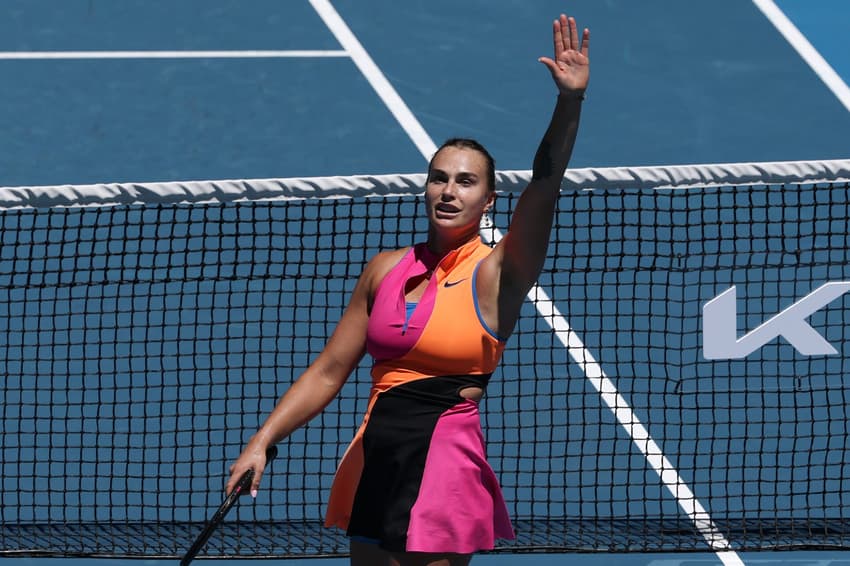 Aryna Sabalenka comemora vitória sobre a austríaca Anastasia Potapova no Aberto da Austrália, em Melbourne (Foto: David Gray/AFP)