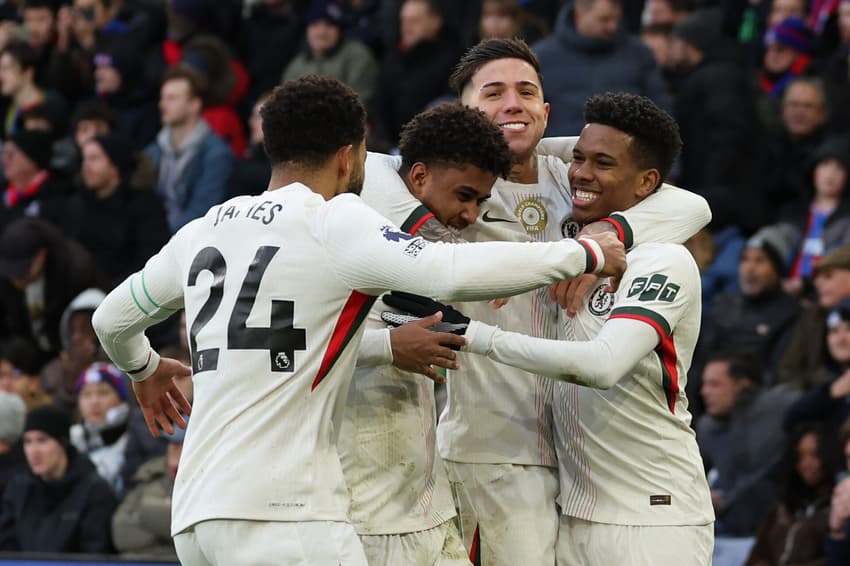 Jogadores do Chelsea celebram gol contra o Crystal Palace, pela Premier League