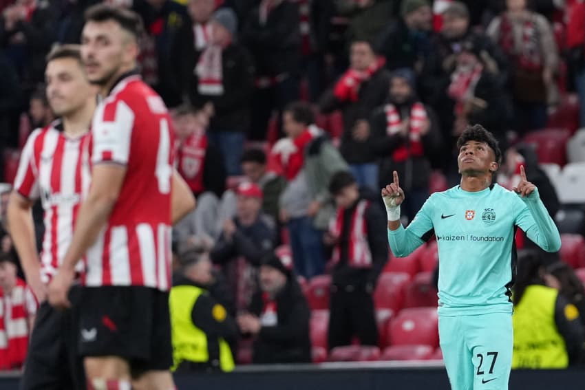 Alisson Santos celebra o terceiro gol do Sporting na partida contra o Athletic Bilbao, válida pela Champions League, em San Mamés (Foto: Cesar Manso/AFP)