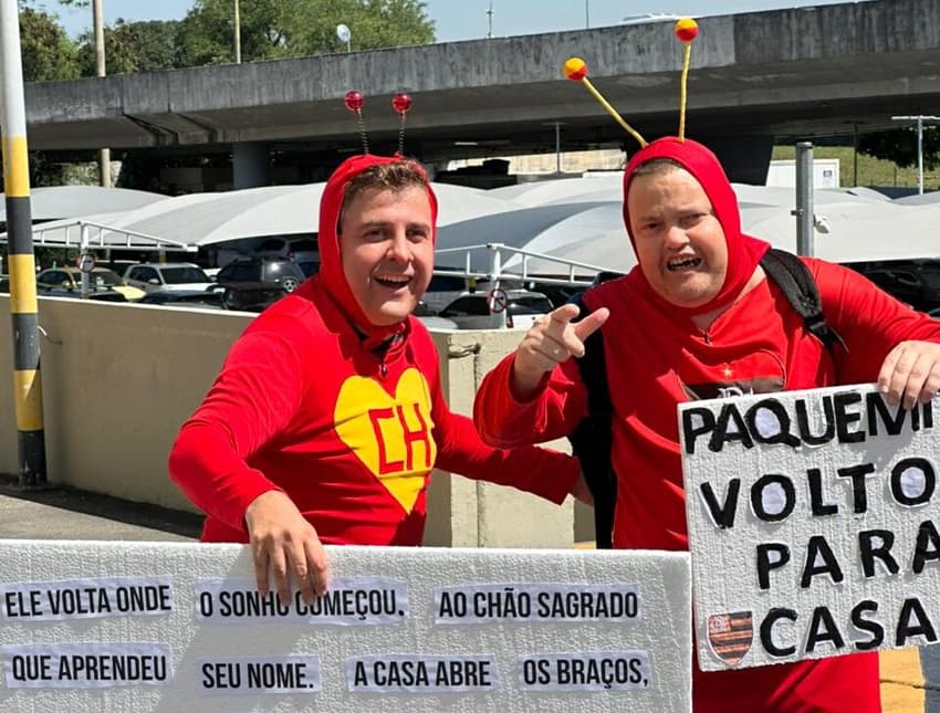 Torcedores do Flamengo no Galeão para receber Paquetá (Foto: Lucas Bayer/Lance!)