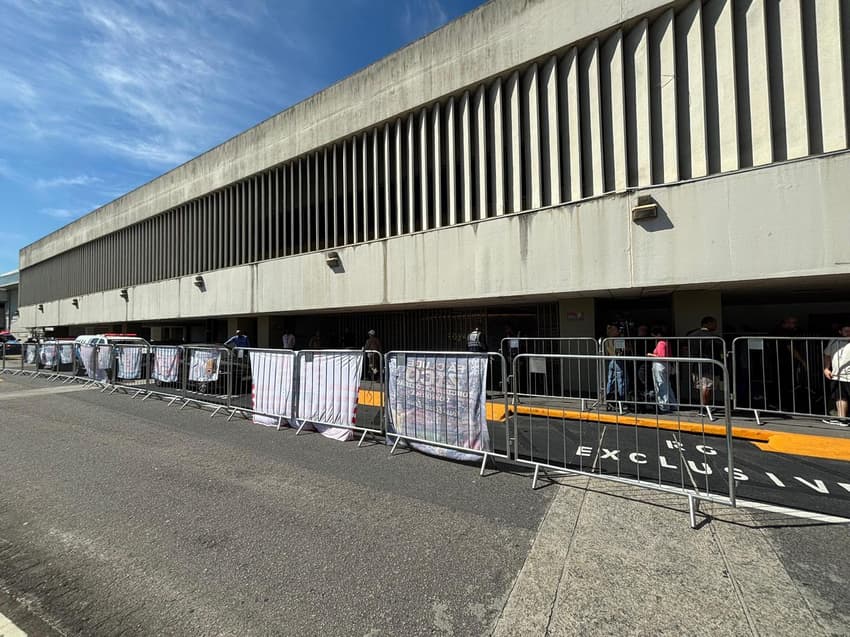 Esquema de segurança preparado no aeroporto do Galeão para a chegada de Paquetá, reforço do Flamengo
